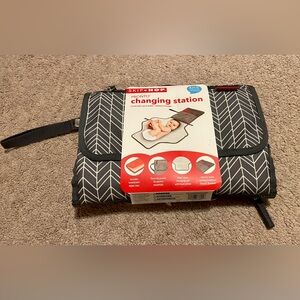 Skip Hop Pronto Portable Changing Station - NEW